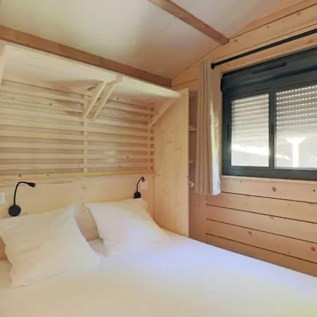 3 Etoiles - Piscine - Ccbbgcc 木屋 Sauxillanges